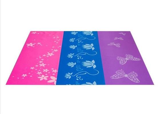 Anti couleur de tapis de yoga de gymnase de glissement 3 - 8mm facultatifs profondément pour les clubs commerciaux